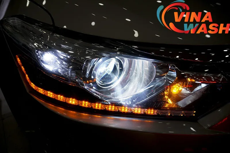 Độ đèn xi nhan LED mí cho xe ô tô