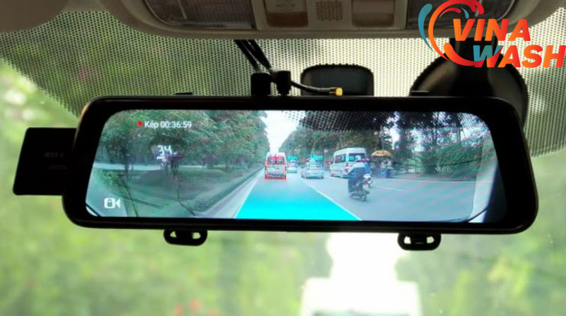 Lắp đặt camera hành trình ở gương chiếu hậu xe ô tô