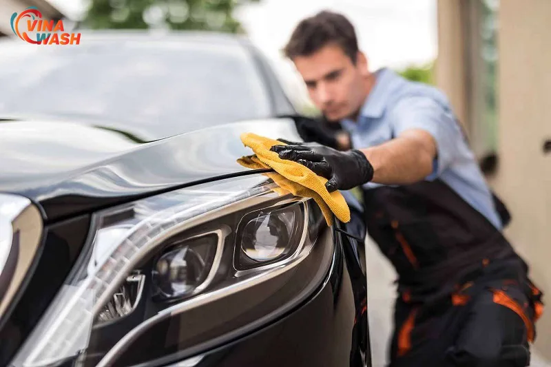 Kỹ thuật viên chăm sóc xe – detailers