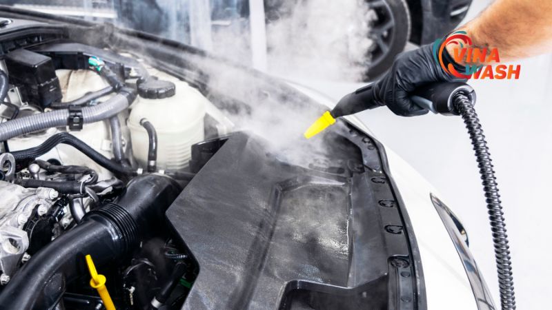 vệ sinh khoang động cơ ô tô bằng hơi nước nóng