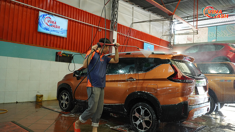 Dịch vụ rửa xe ô tô Phú Nhuận tại VinaWash