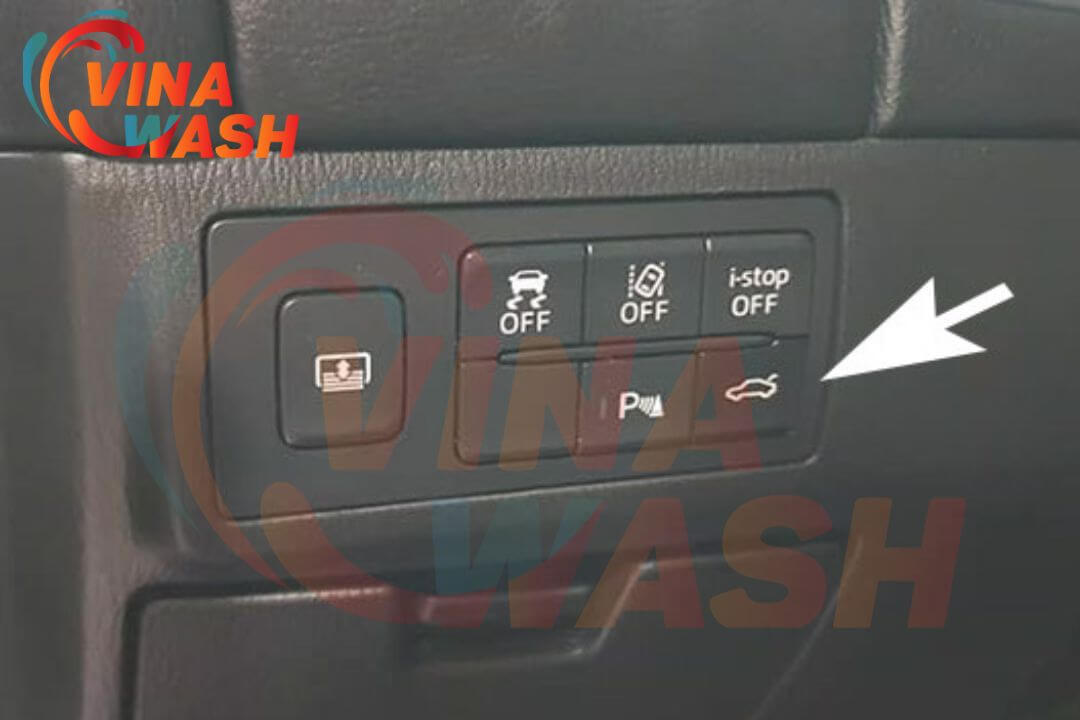 hệ thống nút bấm đóng/mở cốp được đặt tại nhiều vị trí khác nhau trên xe