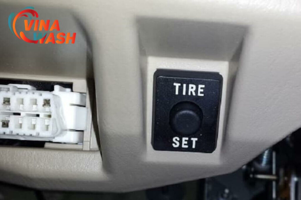 Nút resset cảm biến áp suất lốp trên Toyota