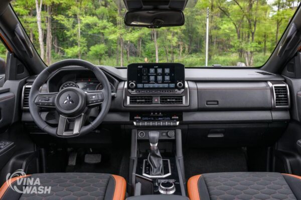 Dán PPF nội thất xe Mitsubishi Triton