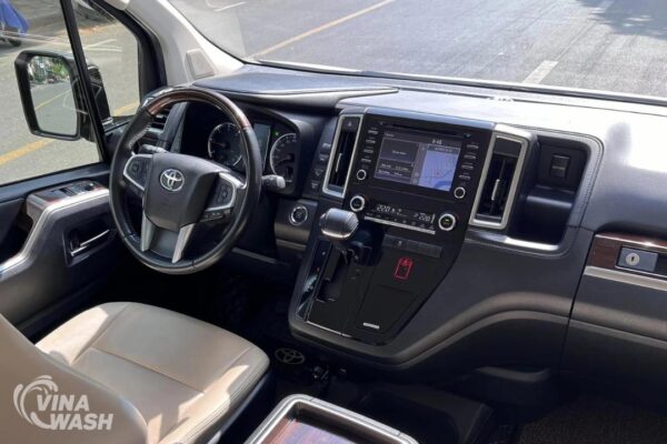 Vị trí Dán PPF nội thất xe Toyota Granvia