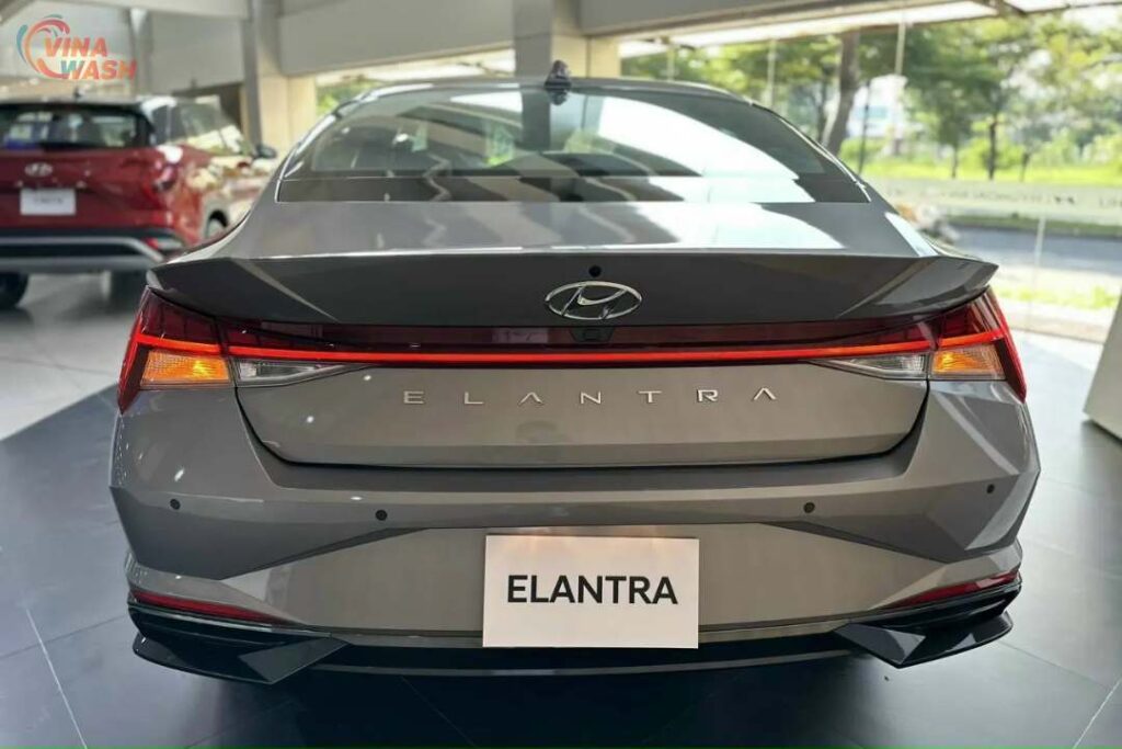 Đuôi xe Hyundai Elantra 2024