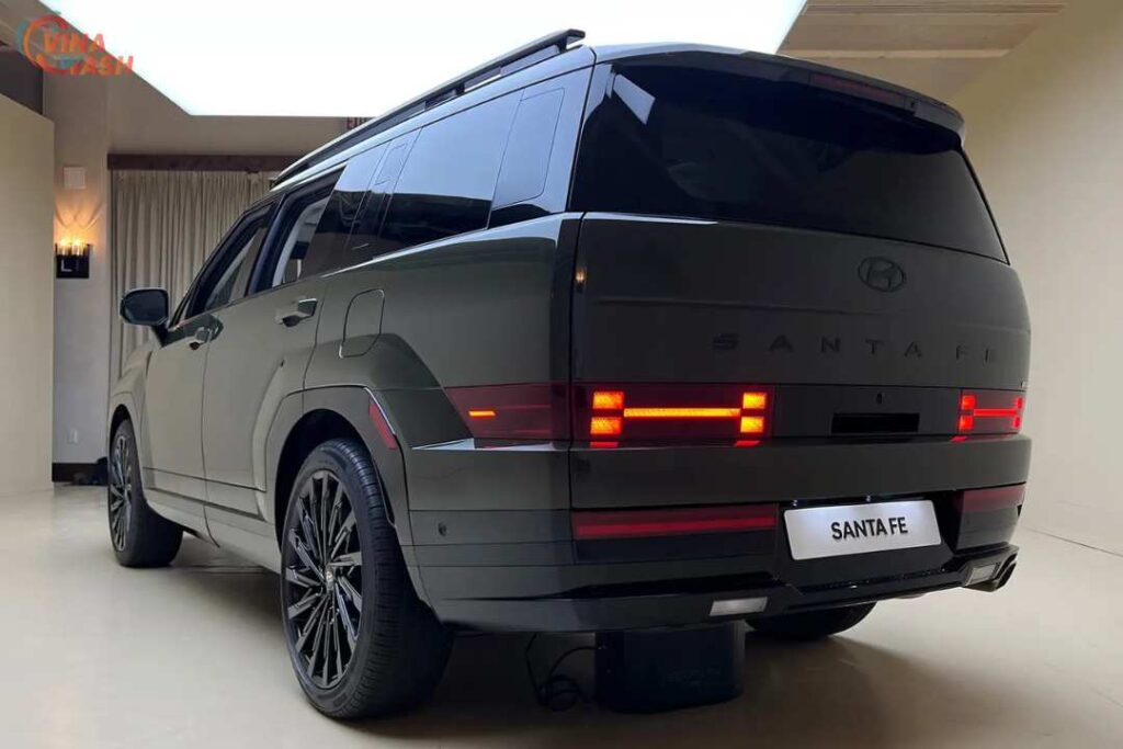 Đuôi xe Hyundai Santa Fe 2024