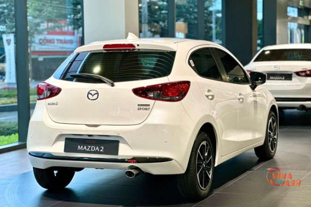 Đuôi xe Mazda 2 2024