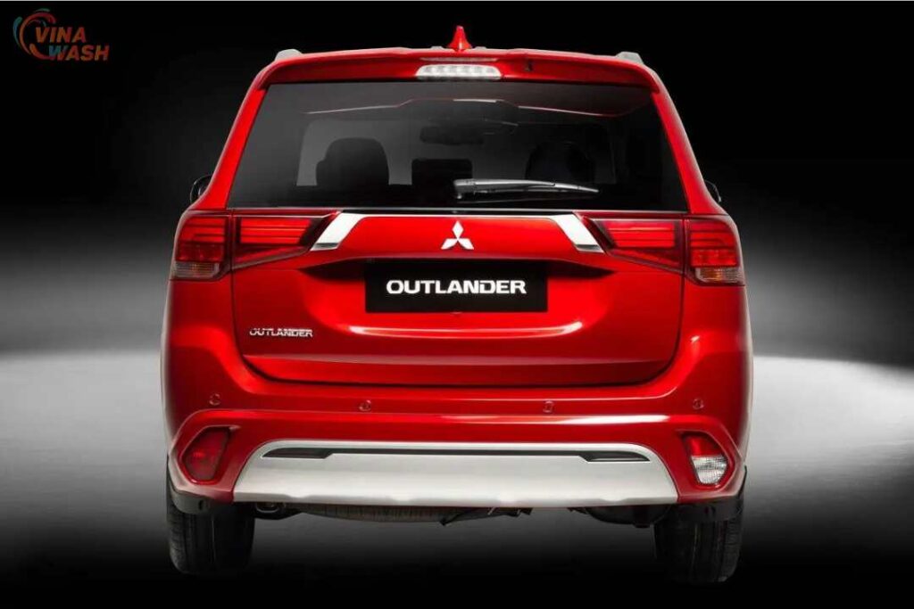 Đuôi xe Mitsubishi Outlander 2024