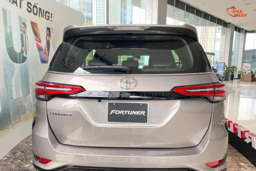 Đuôi xe Toyota Fortuner