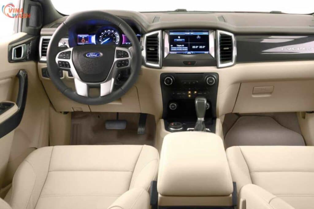 Nội thất Ford Everest