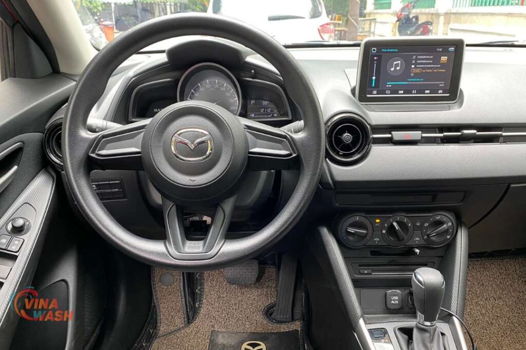 Nội thất xe Mazda 2 2024