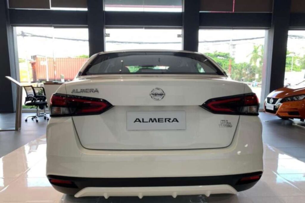 Thiết kế đuôi xe Nissan Almera