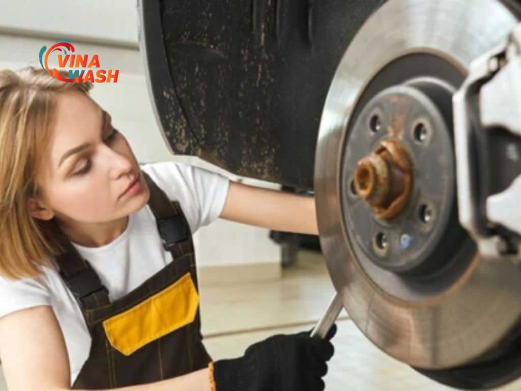 xem xét má phanh sau một khoảng thời gian sử dụng
