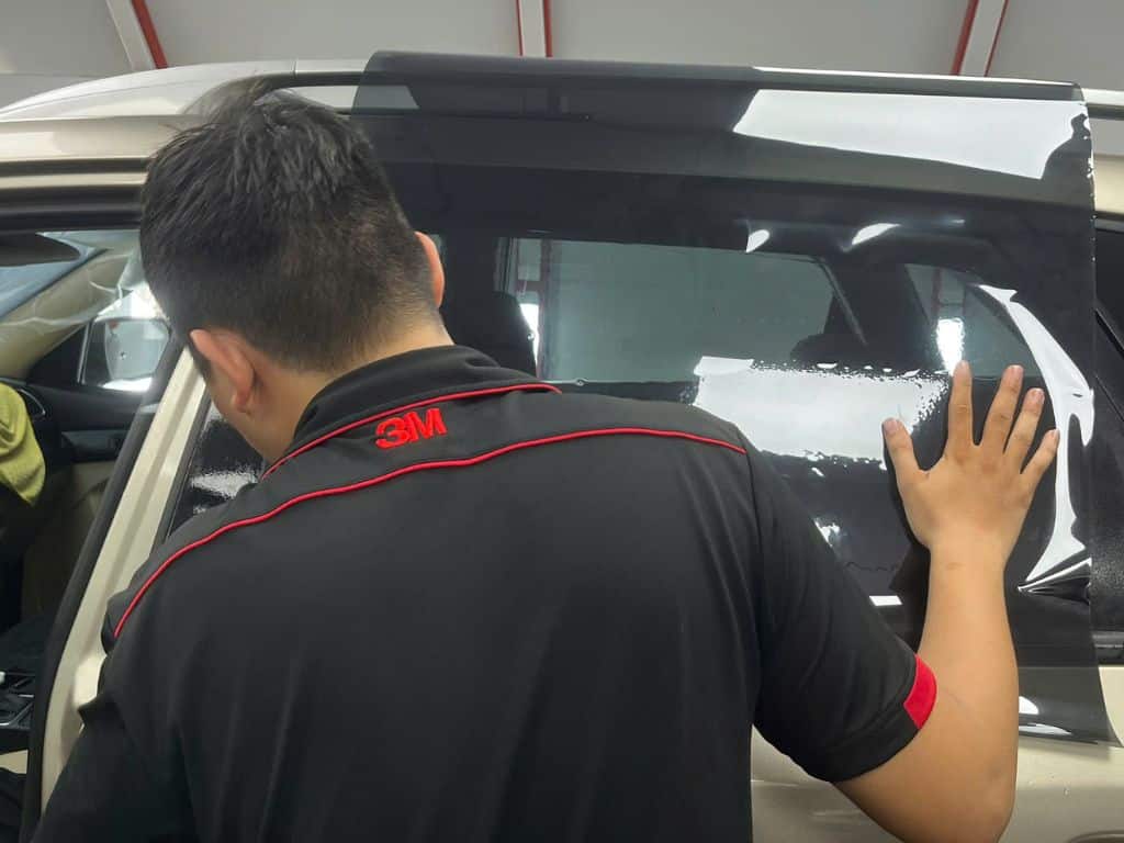 Dán phim cách nhiệt nào tốt là câu hỏi được nhiều chủ xe ô tô quan tâm