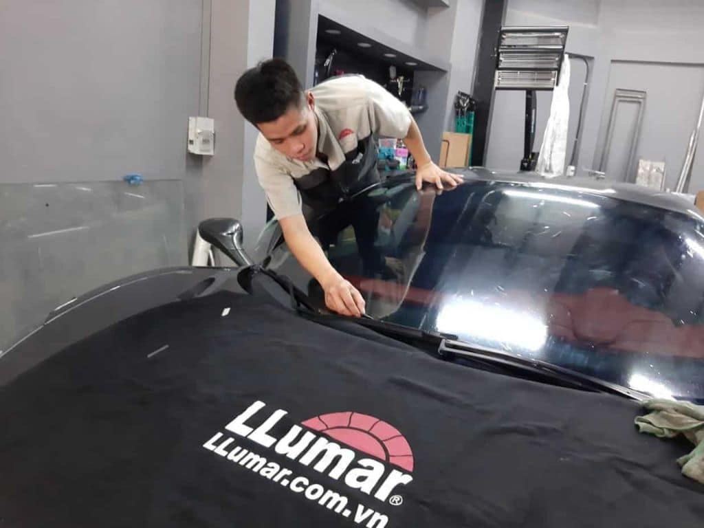 Dán  loại phim cách nhiệt Llumar là lựa chọn có giá hợp lý nhưng vẫn đảm bảo chất lượng chống nóng