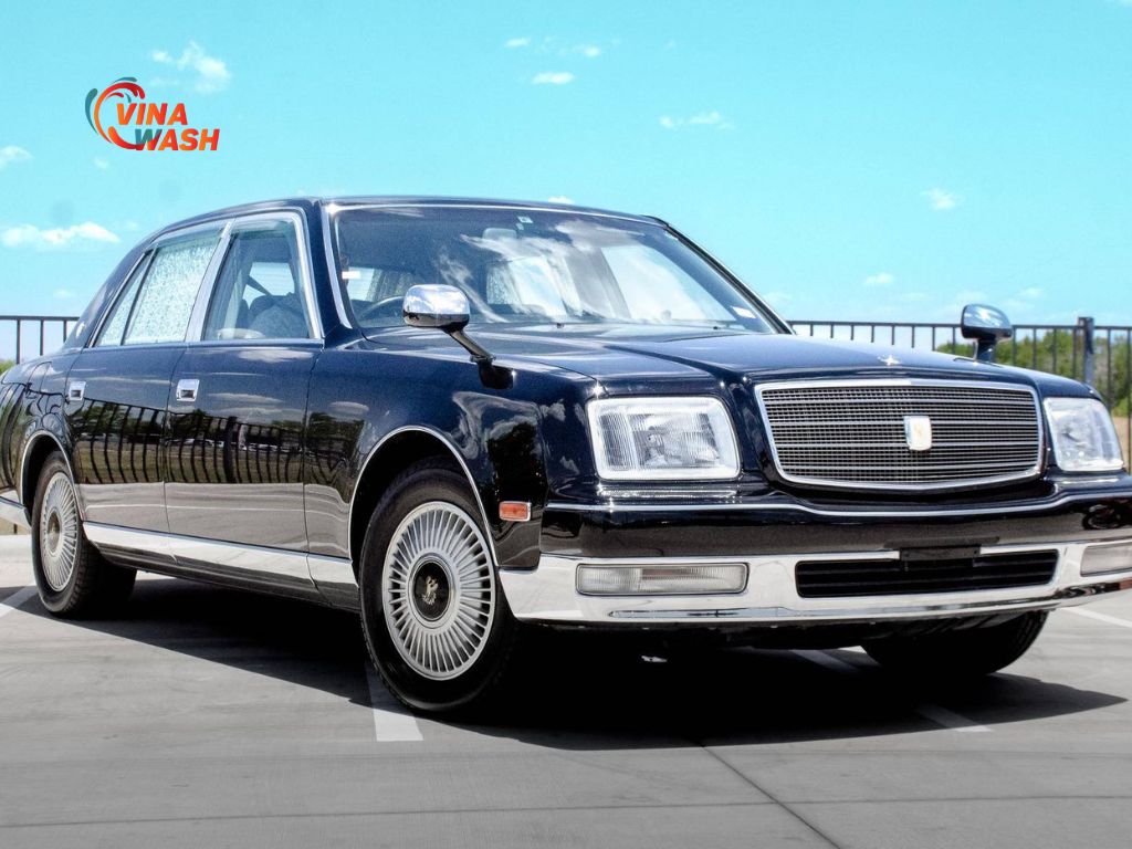 Toyota Century là một trong những phương tiện chính được dùng trong những buổi lễ long trọng và diễu hành của Hoàng gia Nhật
