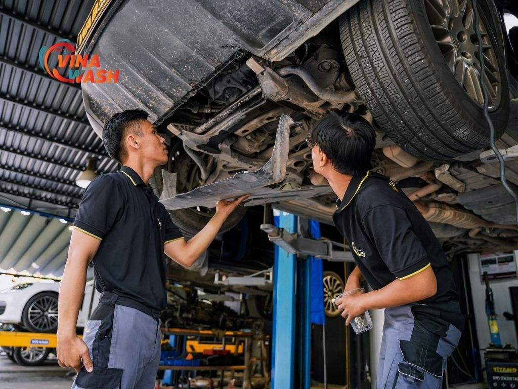 Xem xét kĩ các mối hàn và kiểm tra kĩ xem có dấu vết hàn điểm hay đã sửa chữa, chắp vá