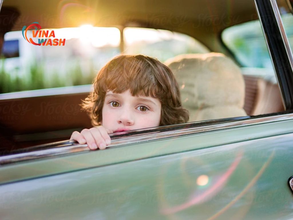 Mở cửa xe làm ngăn cản tốc độ của xe và mau hết xăng hơn