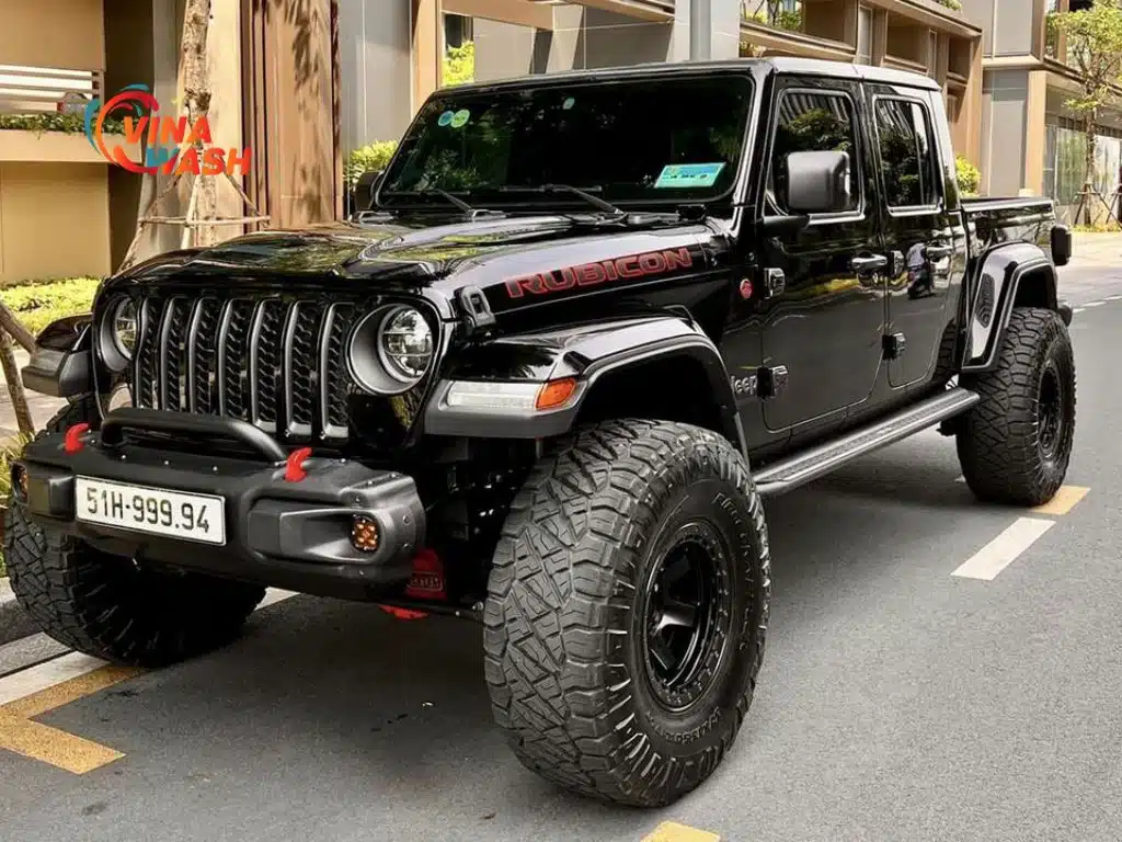 Jeep Gladiator sở hữu ngoại hình bề thế, đúng chất của một chiếc xe bán tải chuyên trị địa hình
