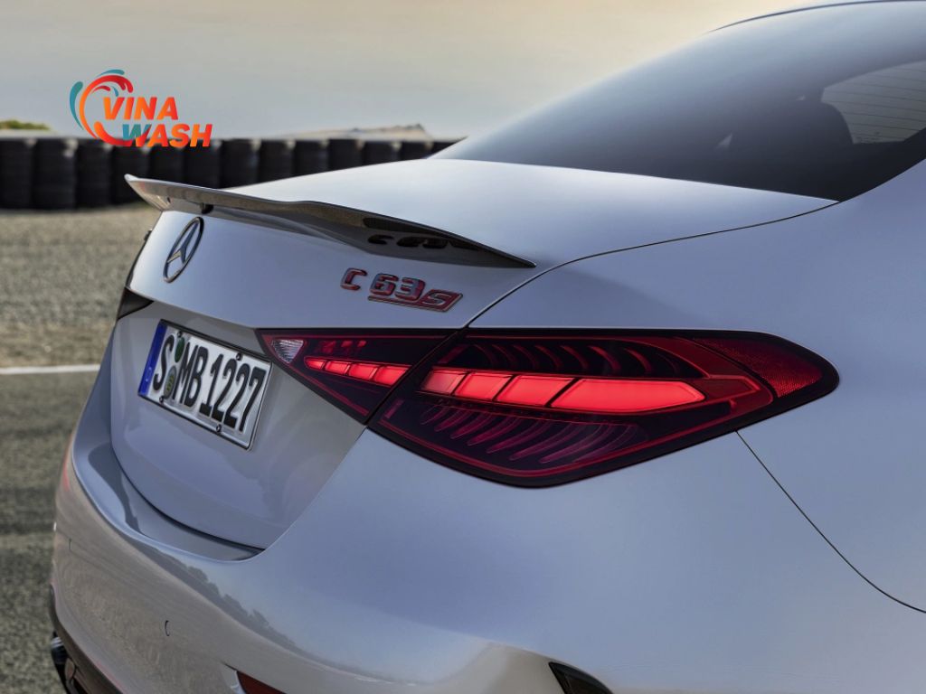 Đuôi xe Mercedes AMG C63 S