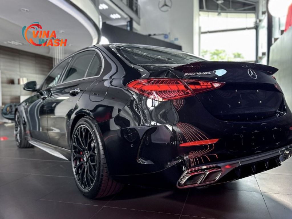 Mercedes-AMG C 63 S E Performance 2025 đánh dấu một bước ngoặt quan trọng trong lịch sử của dòng C-Class hiệu năng cao