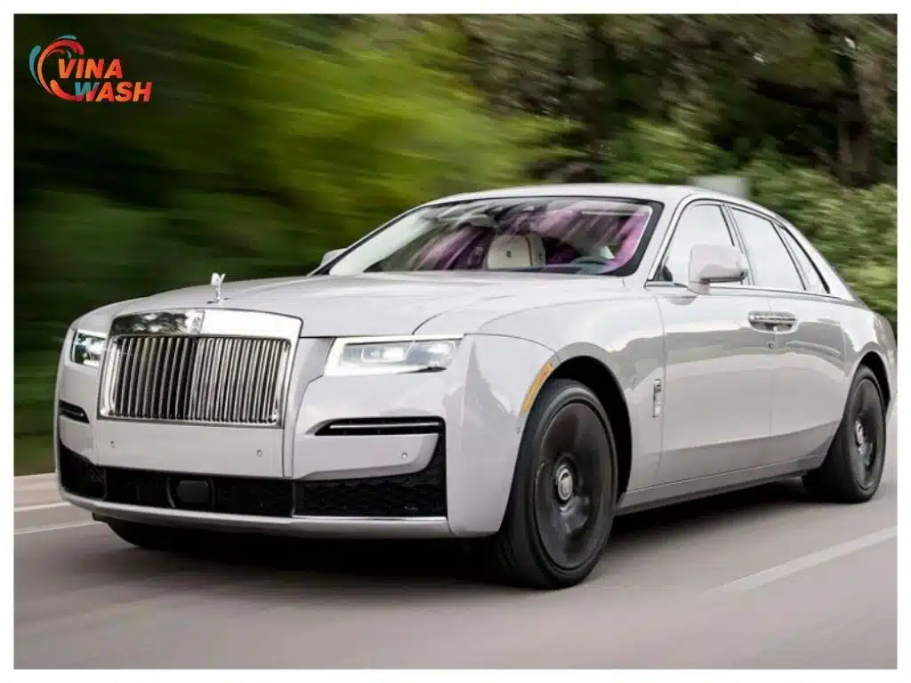 Rolls-Royce Ghost 2024: Sự hòa quyện hoàn hảo giữa lịch lãm và sức mạnh vượt trội. Tại sao giới thượng lưu lại say mê mẫu xe này đến vậy?