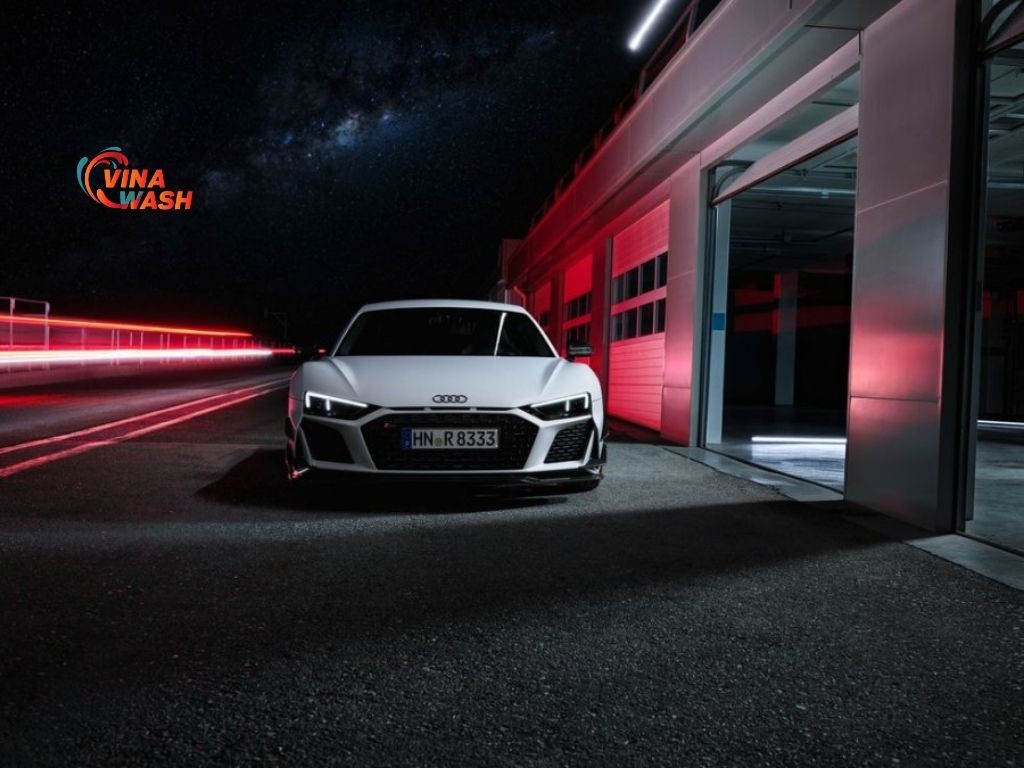 Phần đầu xe Audi R8 2025 được làm mới theo phong cách mạnh mẽ và táo bạo hơn. 