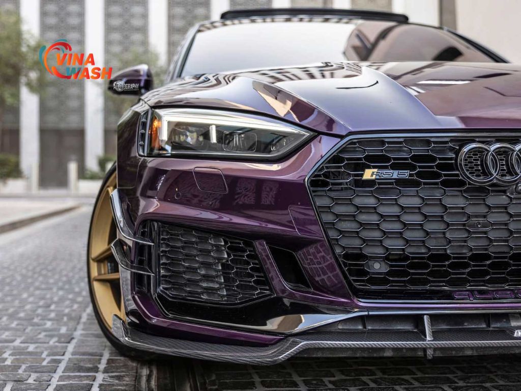 Nắp capo nổi bật với các khe thông gió lấy cảm hứng từ mẫu xe huyền thoại Audi Sport Quattro 1984