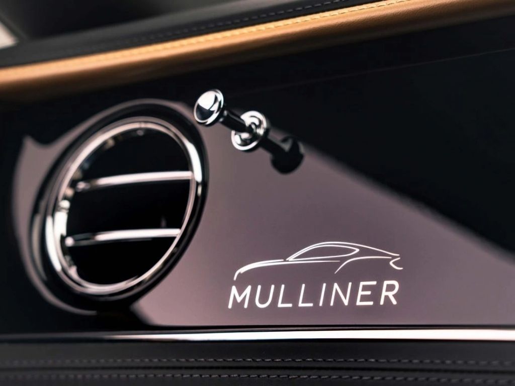  Mulliner của Bentley là một nhóm các nghệ nhân tài ba trong giới thiết kế nội thất và cabin có lịch sử truyền đời qua nhiều thế hệ kể từ 1870