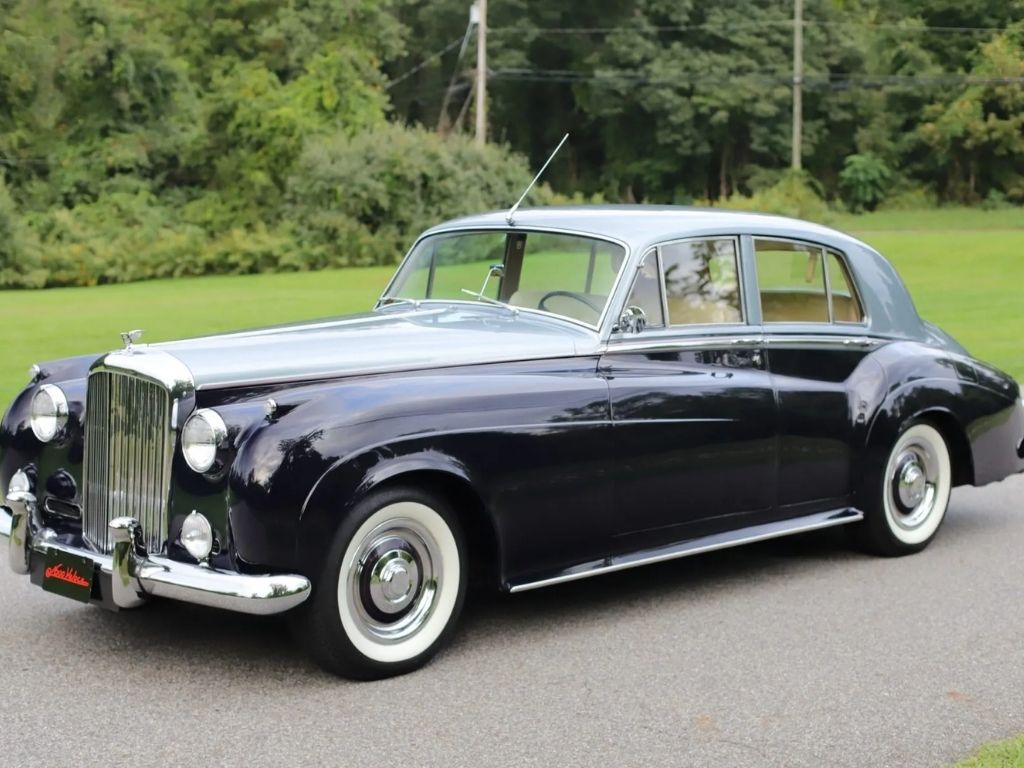 Bentley trong khoảng thời gian này hay bị trùng thiết kế với Rolls-Royce