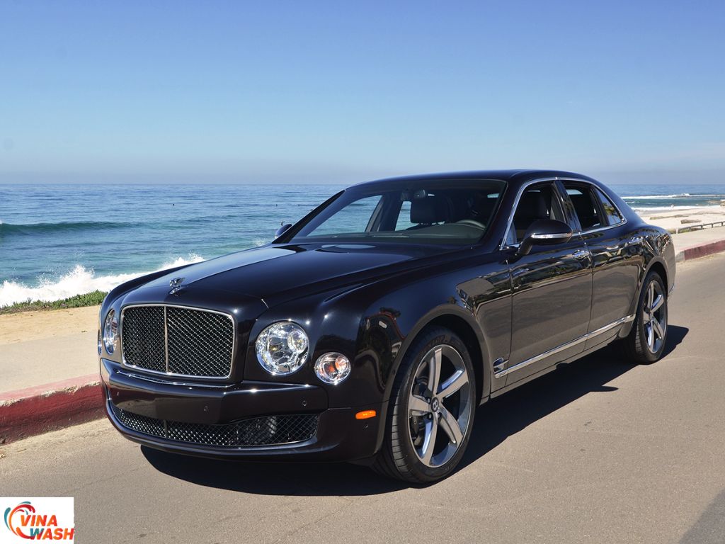 Bentley Mulsanne phiên bản 2010-2014 với thiết kế ngoại thất đẳng cấp của sự pha trộn giữa di sản Bentley cổ điển và phong cách đương đại