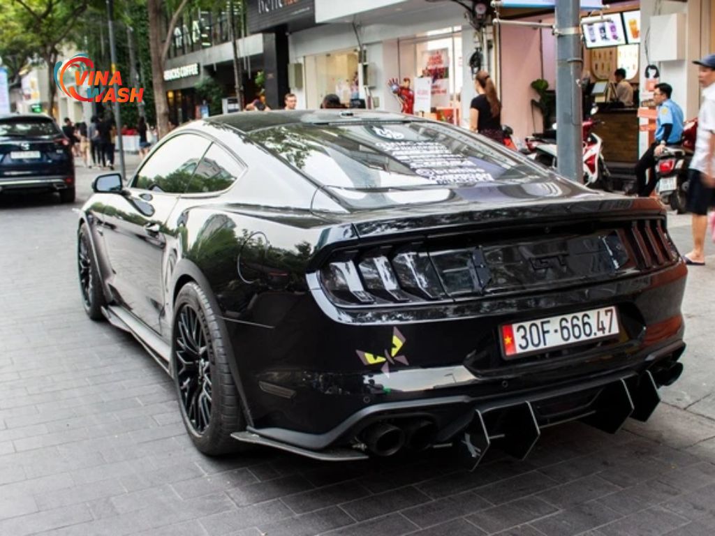 Ford Mustang nhập khẩu nguyên chiếc về Việt Nam