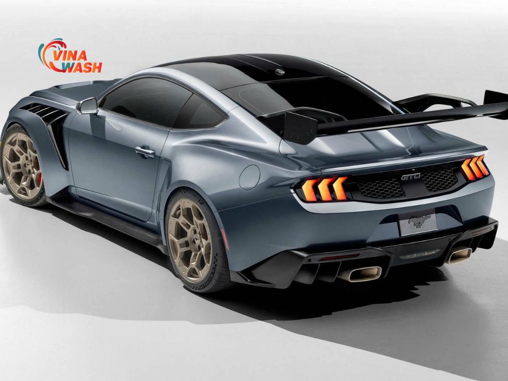 Ford Mustang 2025 là lựa chọn hàng đầu cho những ai tìm kiếm một chiếc xe thể thao phong cách Mỹ, mạnh mẽ, táo bạo và khác biệt.