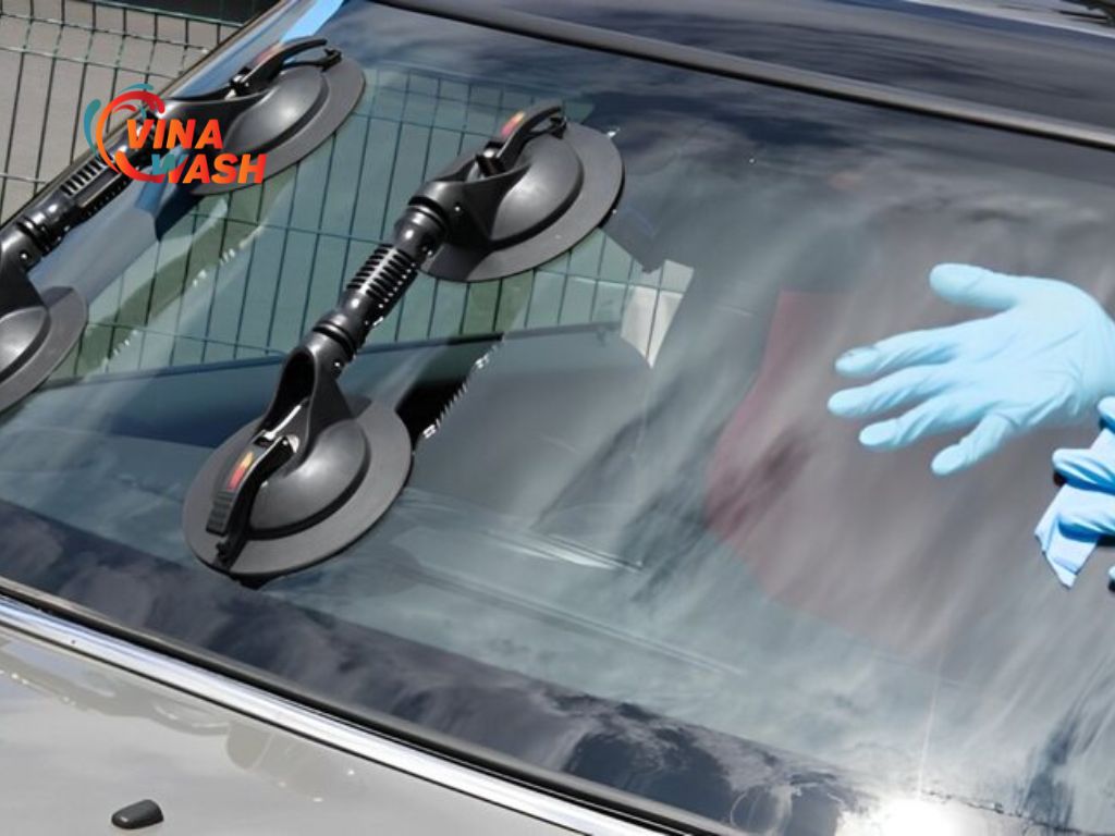 Đối với những vết nứt lớn và lan rộng bạn nên thay thế kính mới