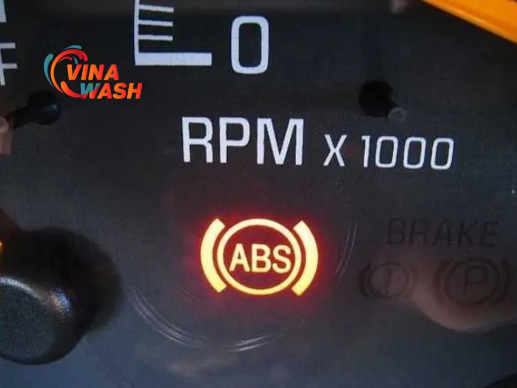 Bao gồm cả kiểm tra độ dày của miếng phanh và dung dịch phanh.