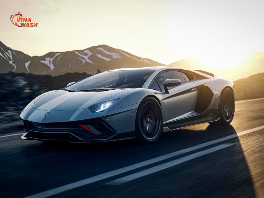 Dù không tập trung nhiều vào tính năng giải trí, Aventador vẫn được trang bị những tiện nghi cơ bản đáp ứng nhu cầu của người dùng hiện đại 
