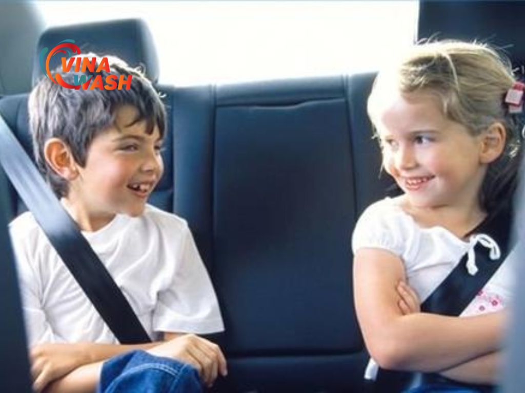 Dây an toàn giúp giữ vững cơ thể của bạn trong ghế, giảm thiểu nguy cơ chấn thương nghiêm trọng khi xảy ra va chạm