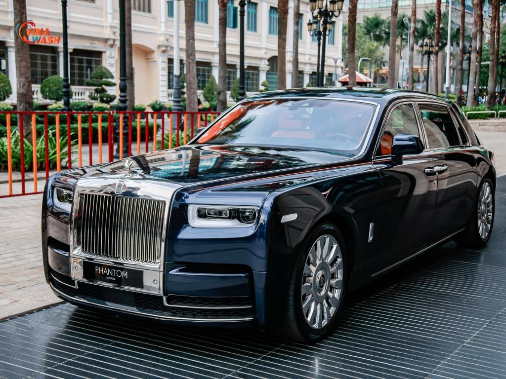 Rolls-Royce Phantom luôn được biết đến là đỉnh cao của sự xa xỉ và là chuẩn mực trong phân khúc sedan siêu sang. 