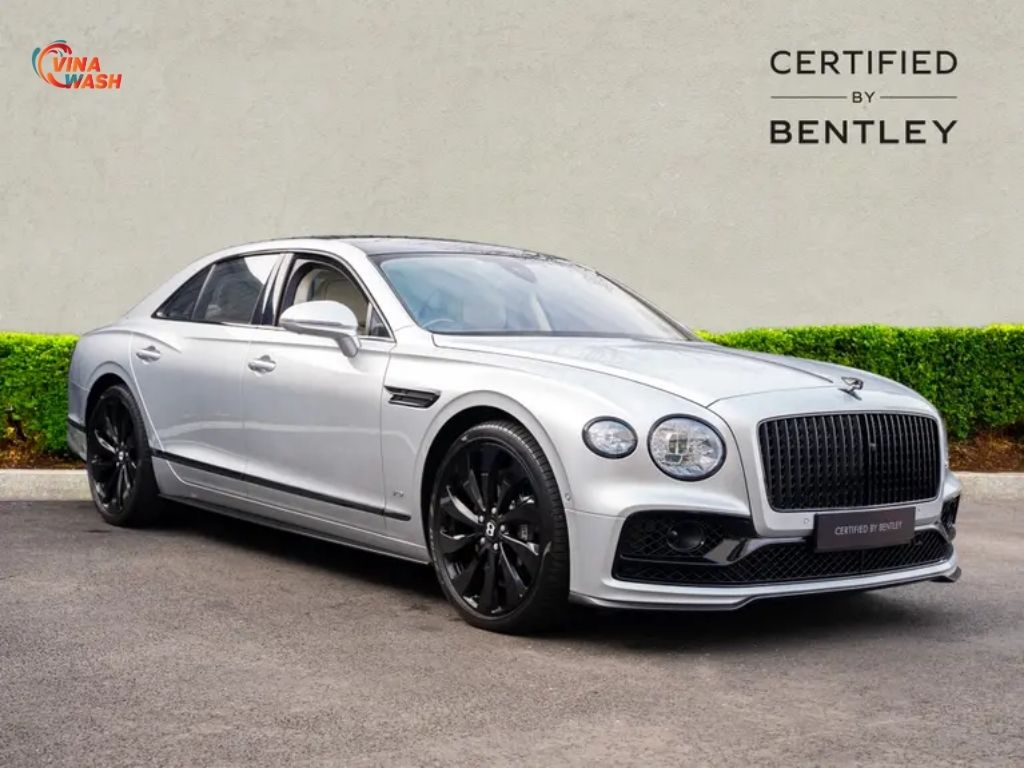 Bentley phù hợp với tầng lớp old money. Còn Rolls-Royce thì ko đủ tầm để đánh giá độ giàu có của chủ nhân