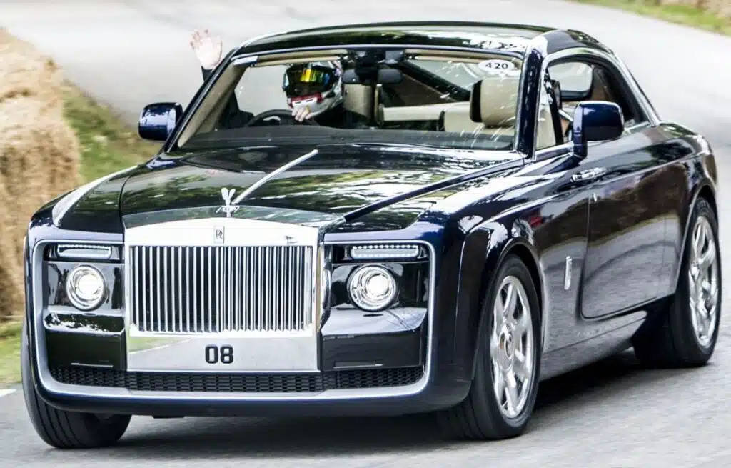Rolls-Royce Sweptail – chiếc coupe siêu sang trị giá 13 triệu USD, lấy cảm hứng từ du thuyền cổ điển, sẽ khiến bạn choáng ngợp bởi độ xa xỉ và tinh tế.