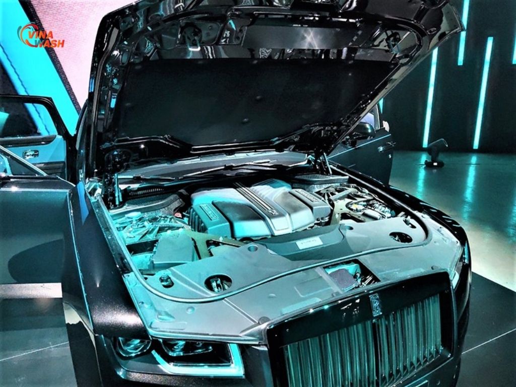 Động cơ V12 sang trọng và mạnh mẽ