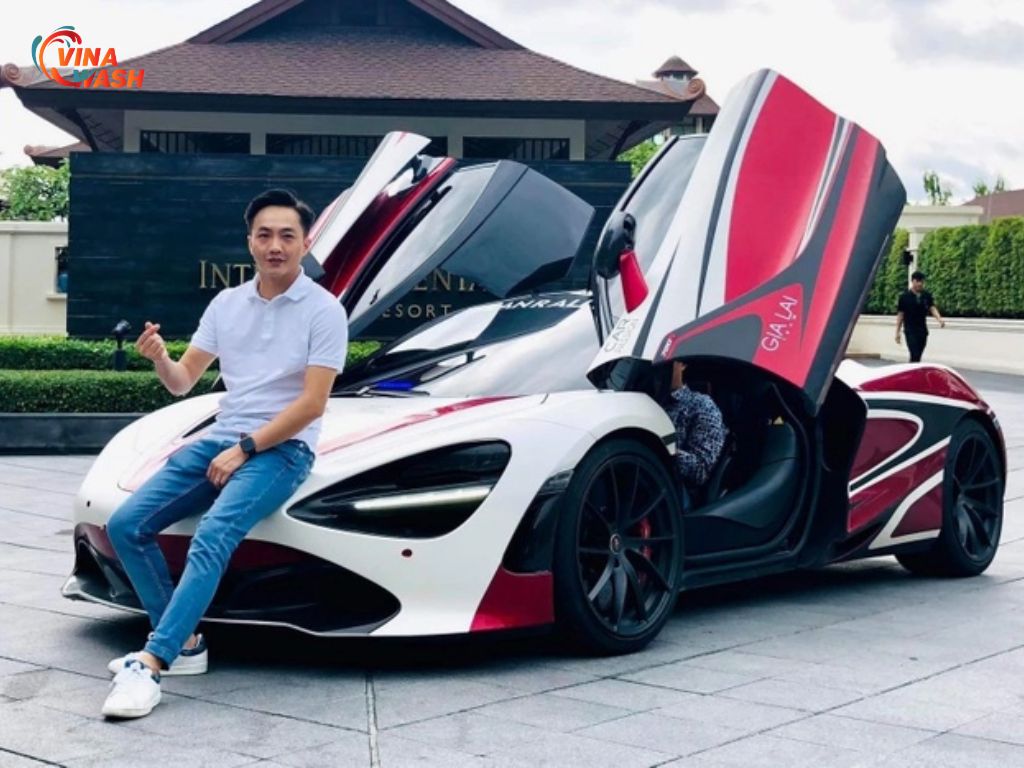 Người đàn ông duy nhất trên thế giới được vợ tăng siêu xe 