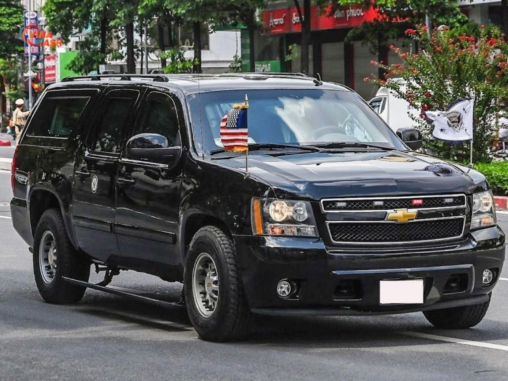 Chevrolet Surbuban của phái đoàn Mỹ khi sang thăm Việt Nam