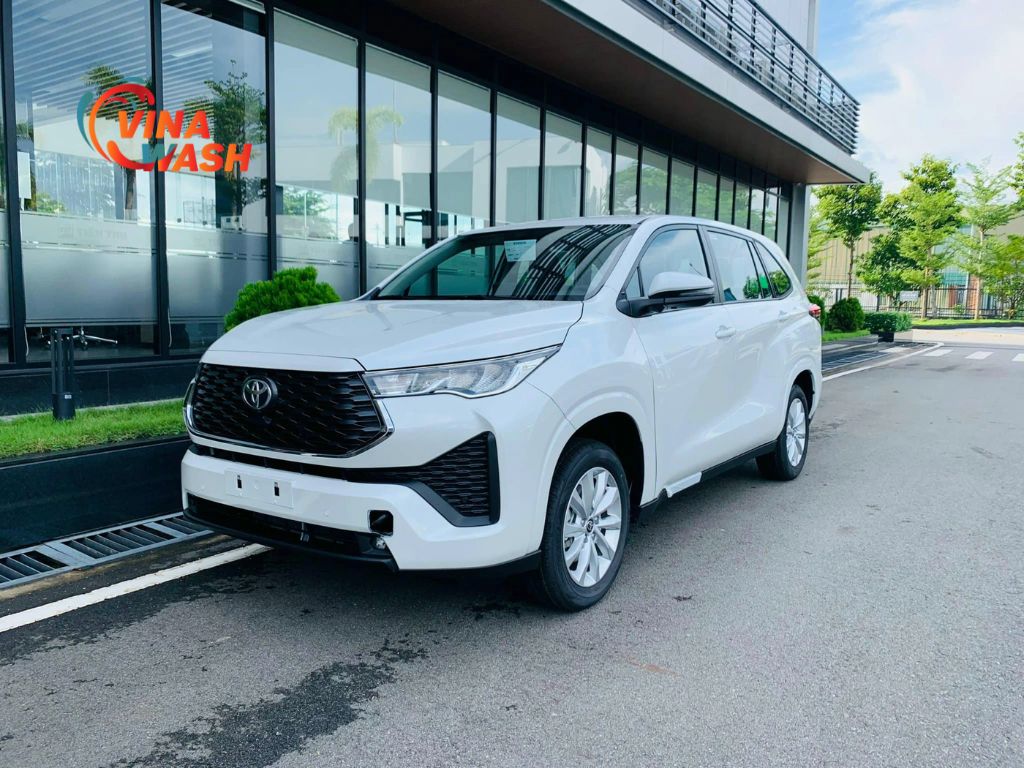 Innova là lựa chọn hàng đầu cho dịch vụ đưa đón sân bay, xe gia đình chạy dịch vụ tuyến cố định hoặc nội đô.