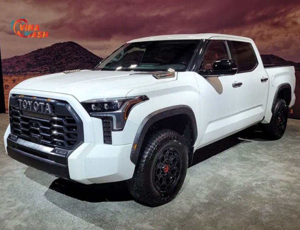 Toyota Tundra - tuông tiền qua cửa sổ 