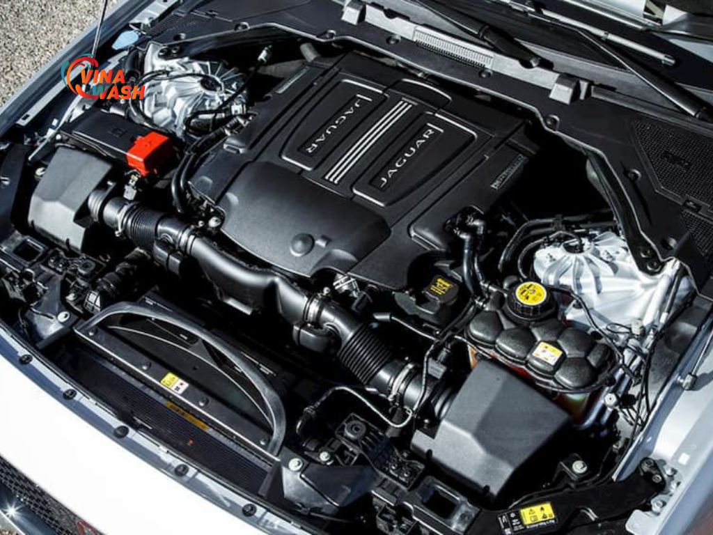 Động cơ V8 575 mã lực của Jaguar XJ
