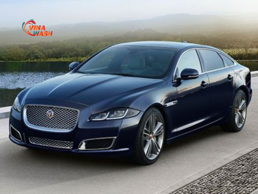 Danh sách các công nghệ hỗ trợ lái xe trên Jaguar XJ bao gồm: