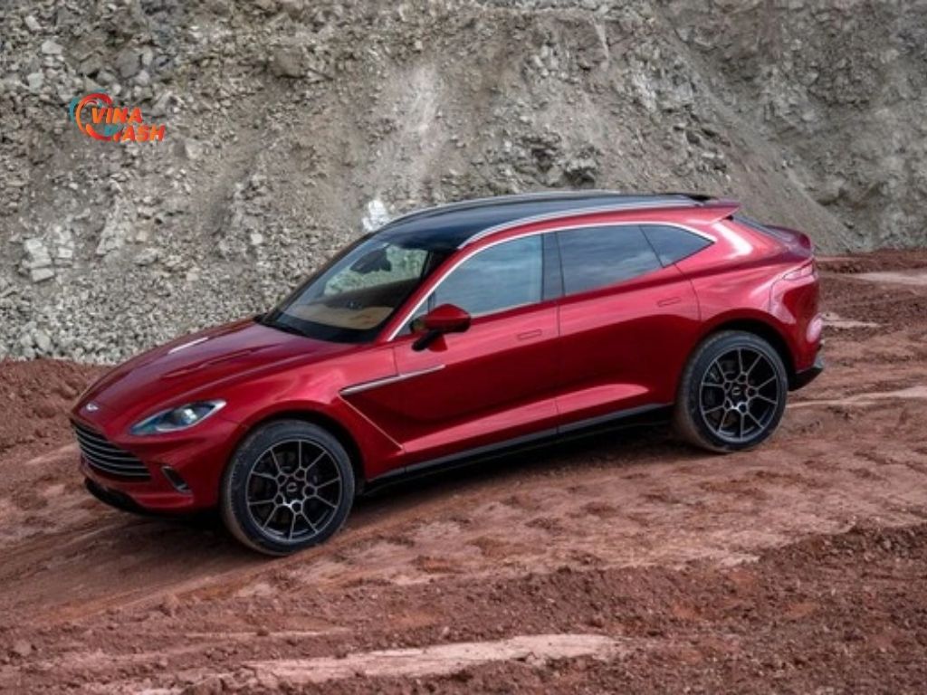 Tại Việt Nam, Aston Martin DBX707 được phân phối chính hãng với giá khởi điểm 21,799 tỷ đồng