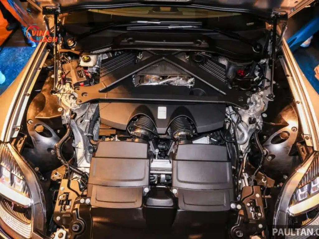 Động cơ của Aston Martin Vantage V8